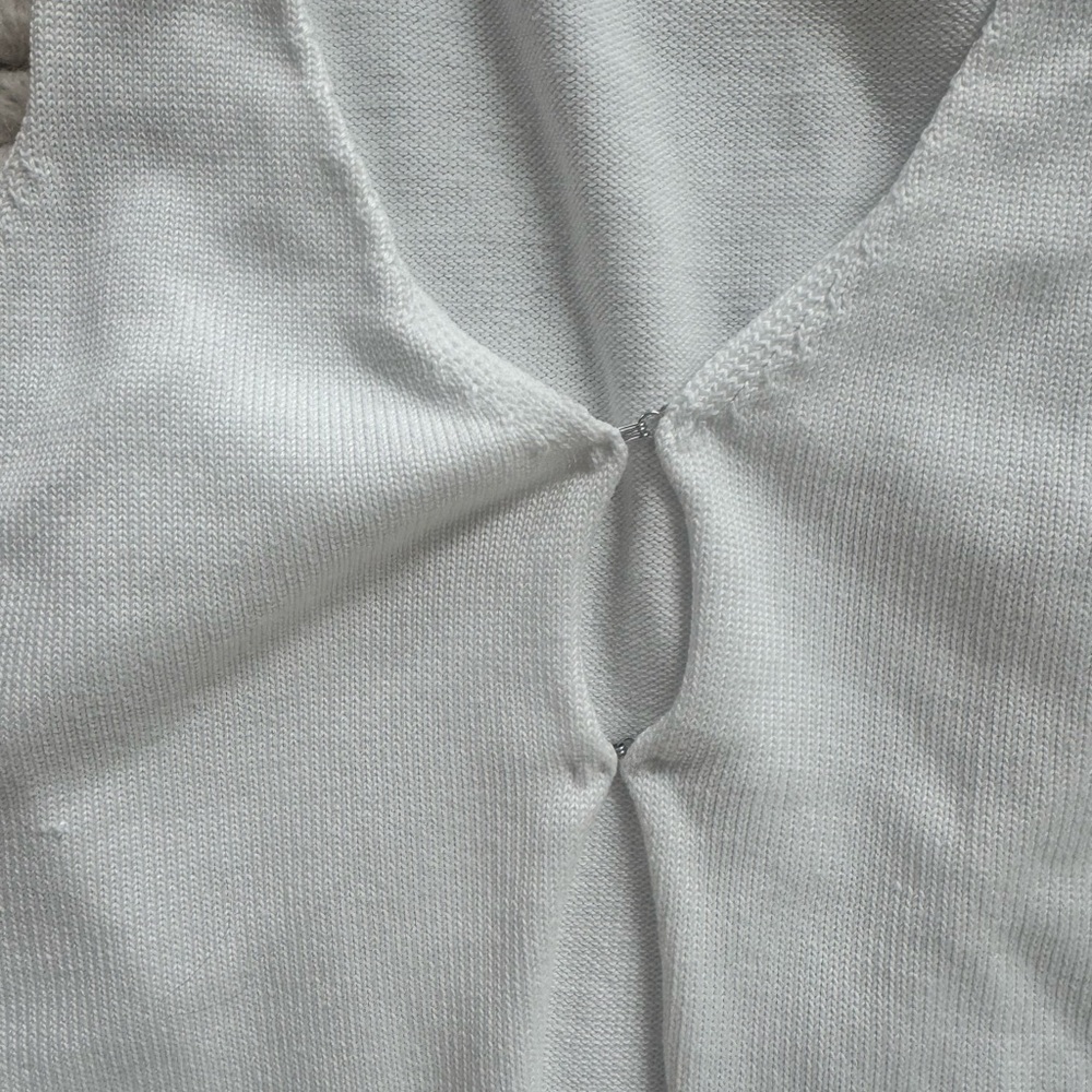White Sleeveless Knit Top - Picture 2 of 3